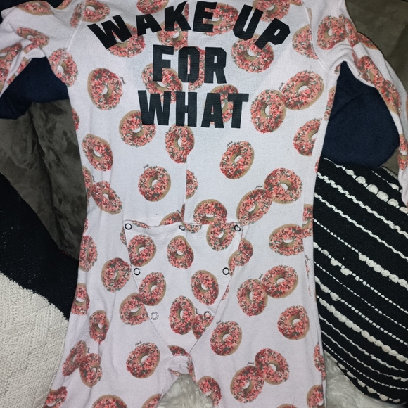 VEUC VS PINK ONESIE PJS SZ M - Picture 4 of 4